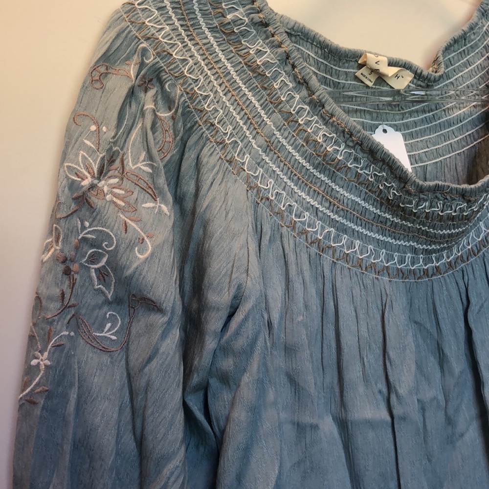 Off the shoulders top - Picture 2 of 5